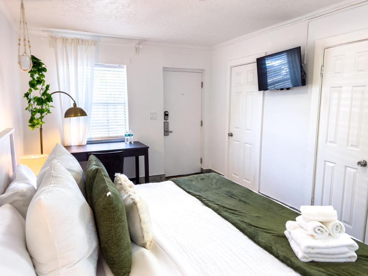 1K Bed Studio Apt With Shared Pool 02 클리어워터 외부 사진