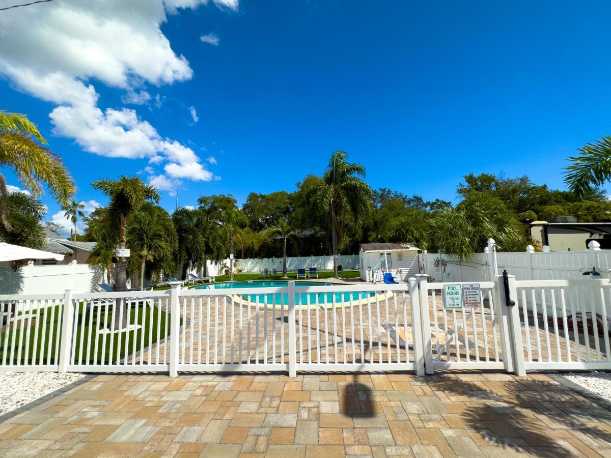 1K Bed Studio Apt With Shared Pool 02 클리어워터 외부 사진